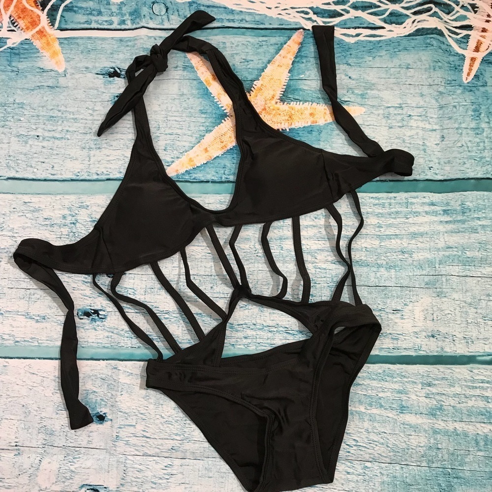 Hollow-out swimsuit